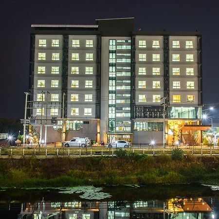 Devloft Hotel Korat Nakhon Ratchasima Bagian luar foto